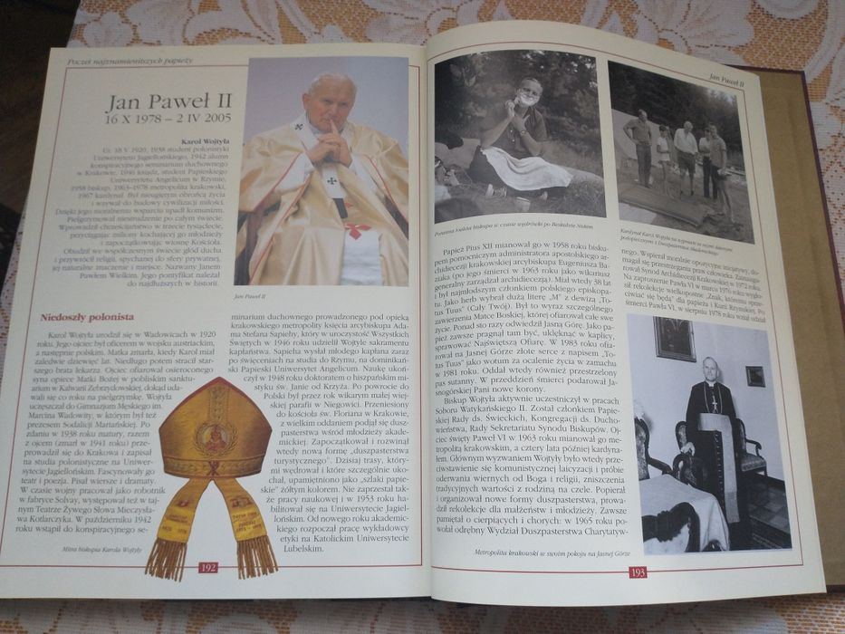 Książka Poczet najznamienitszych papieży