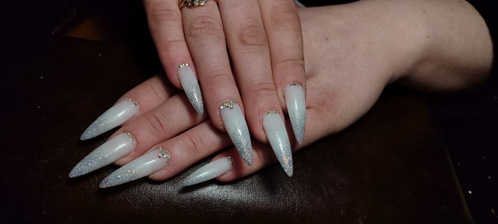 Манікюр (нарощення,гельлак, апаратний манікюр)