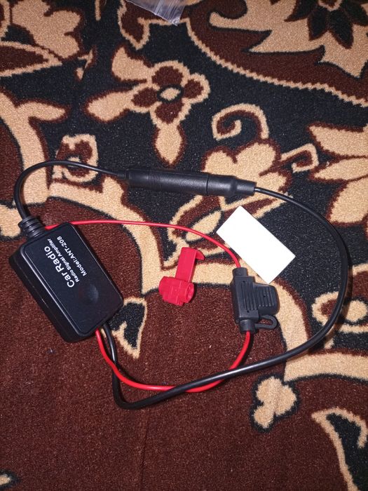 Посилювач синалу радіо антени автомобіля