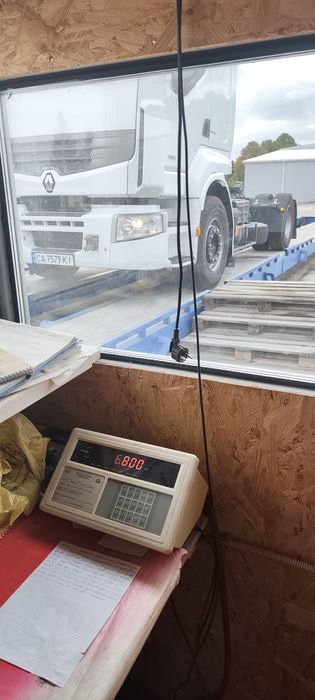 Контейнеровоз під 20 футовий контейнер