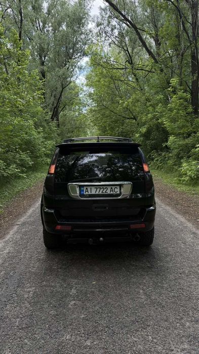 Продам шикарний китайський джип.