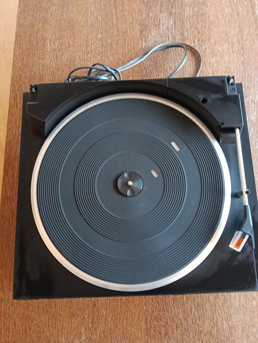 Conjunto gira discos Technics SL-J110R + leitor CD Technics SL-PJ28A