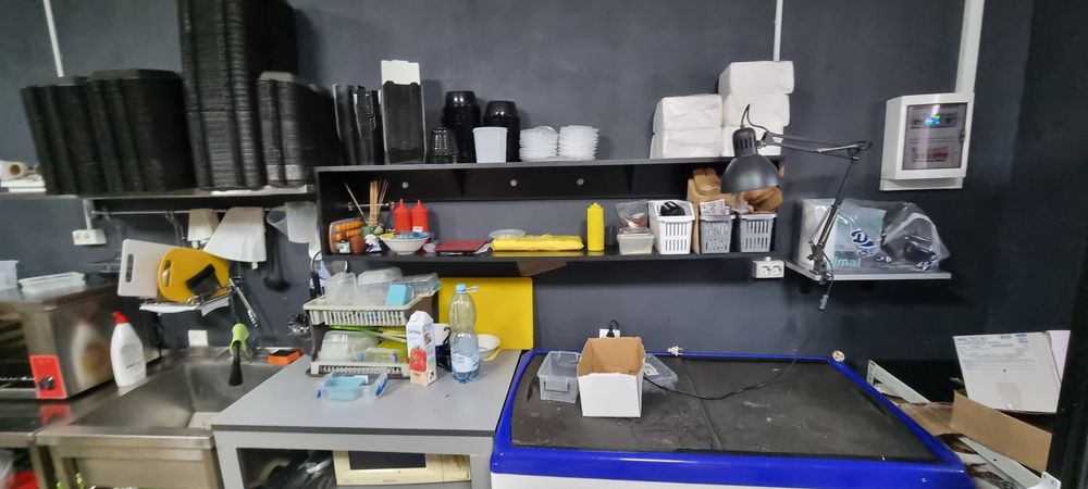 Морозилка холодильник оборудование для кафе