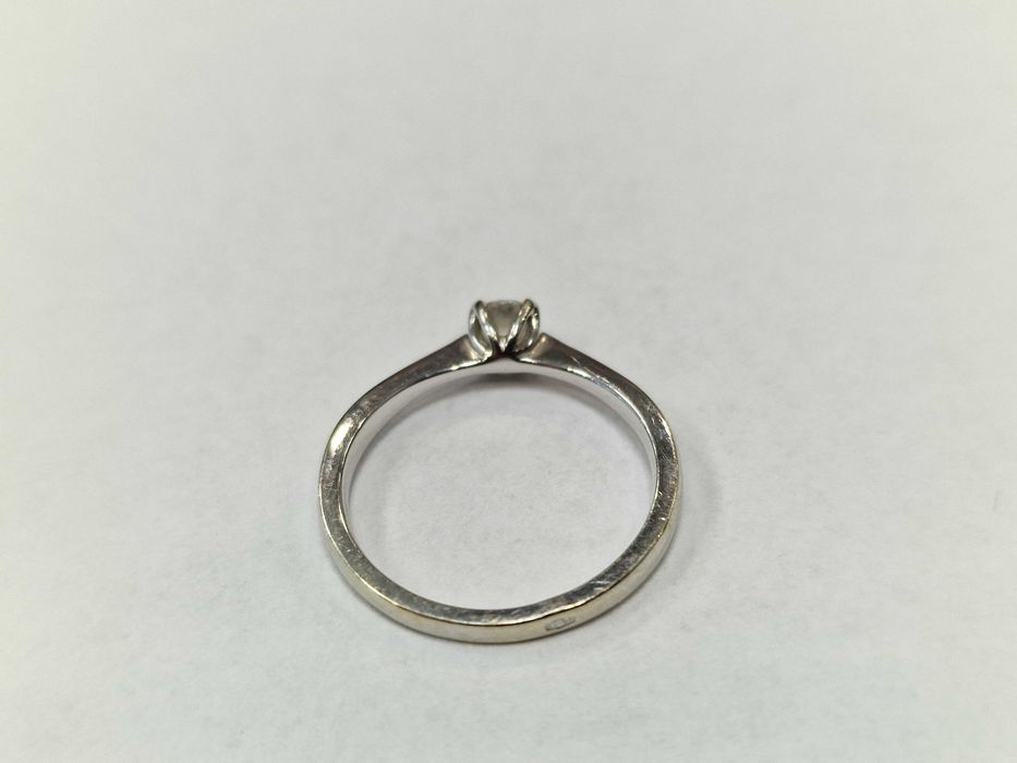 KRUK! Złoty pierścionek/ 585/ 2.23 gram/ R12/ 0.20 CT/ białe złoto