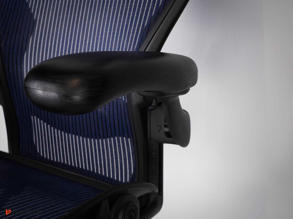 Fotel biurowy Herman Miller Aeron Classic B Niebieska Siatka Zagłówek