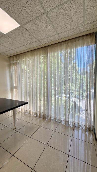 Продаж квартири  85 м² Київ, вул. Німецька 3  метро Палац Україна 1 поверх 4 кабінети Ремонт  Центр  Під офіс, салон, студію