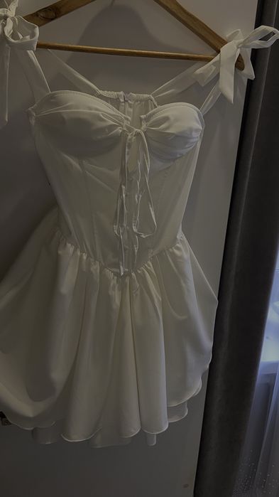 Літня сукня біла