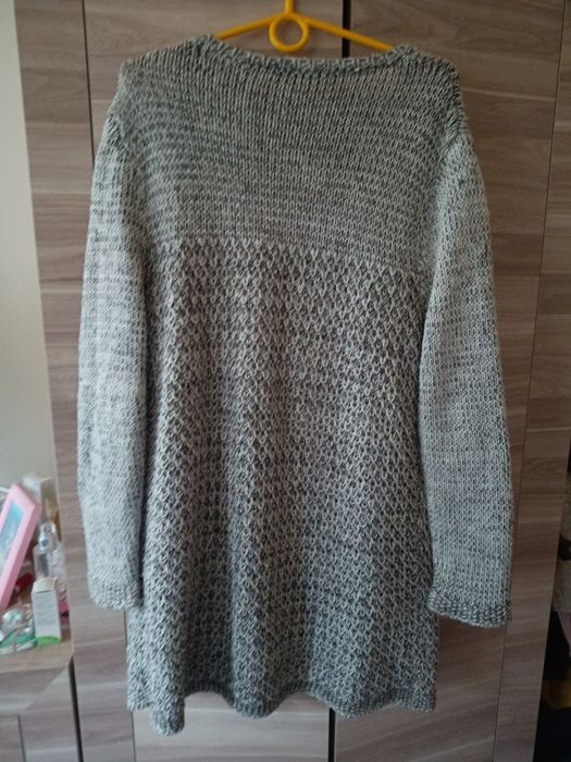 Sweter długi do kolan narzuta