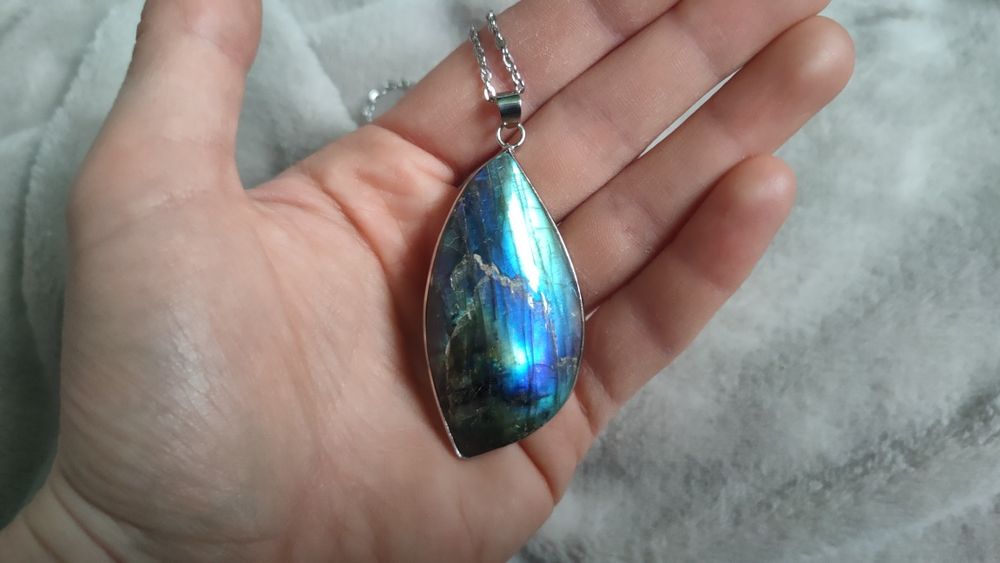 Wisior wisiorek naszyjnik labradoryt z labradorytem spektrolit ze spek