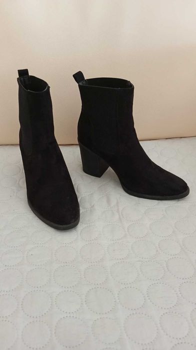 Botas confortáveis da Marypaz em camurça