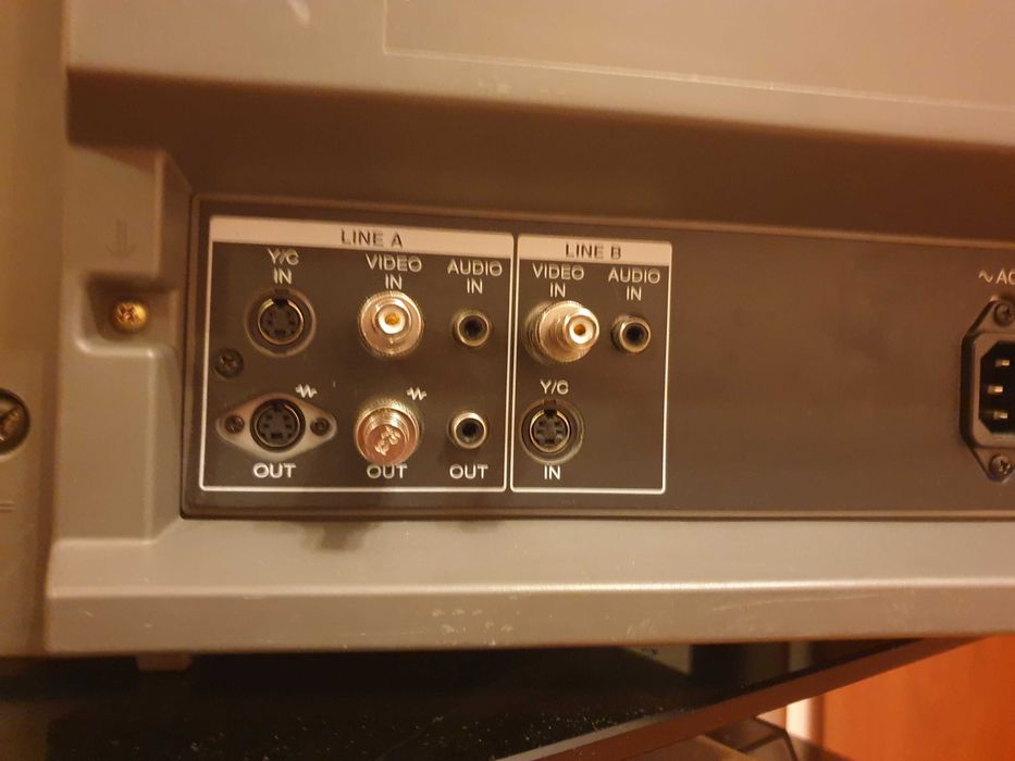 Професійний монітор Sony PVM-14N5E у гарнму стані ретрогеймінг