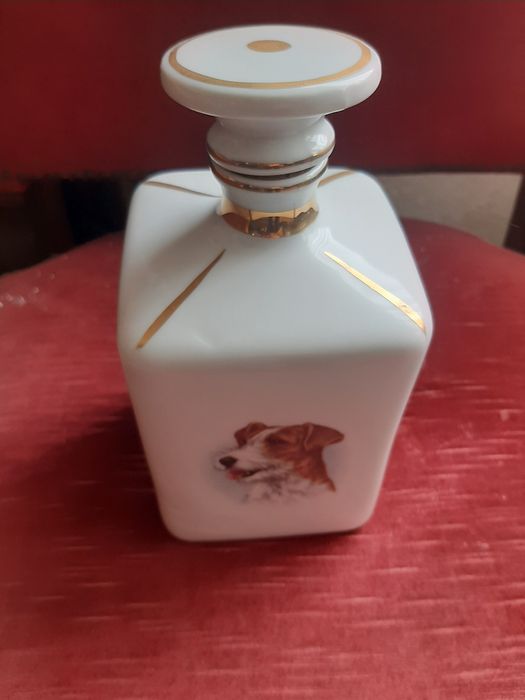 Garrafa com figuras caninas e  copos