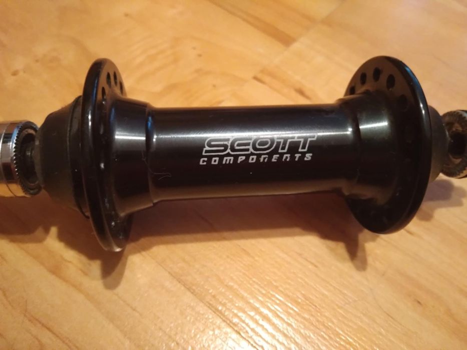 Przednia piasta Scott.