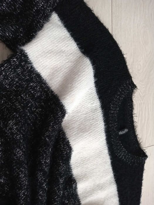 Śliczny mięciutki Sweter puchaty czarny Laura Torelli