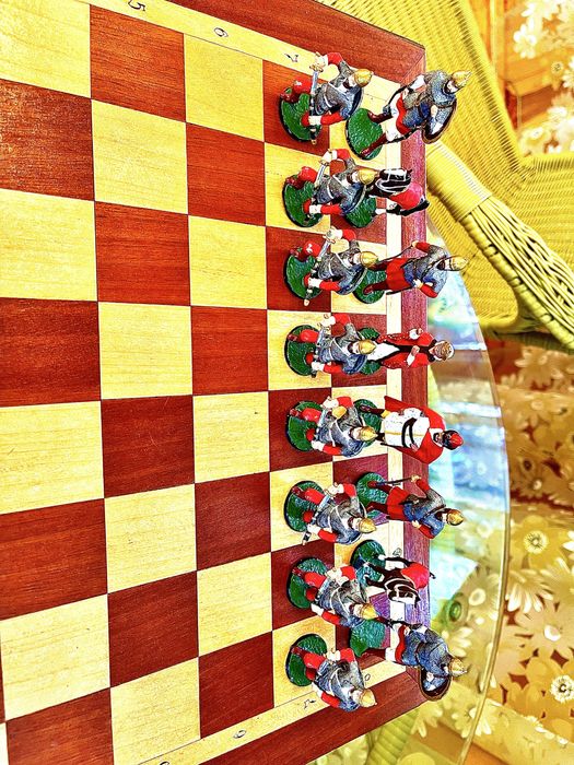Новые Елитные шахматы из бронзы,ручная роспись каждой фигуры,доска из дуба лаковая