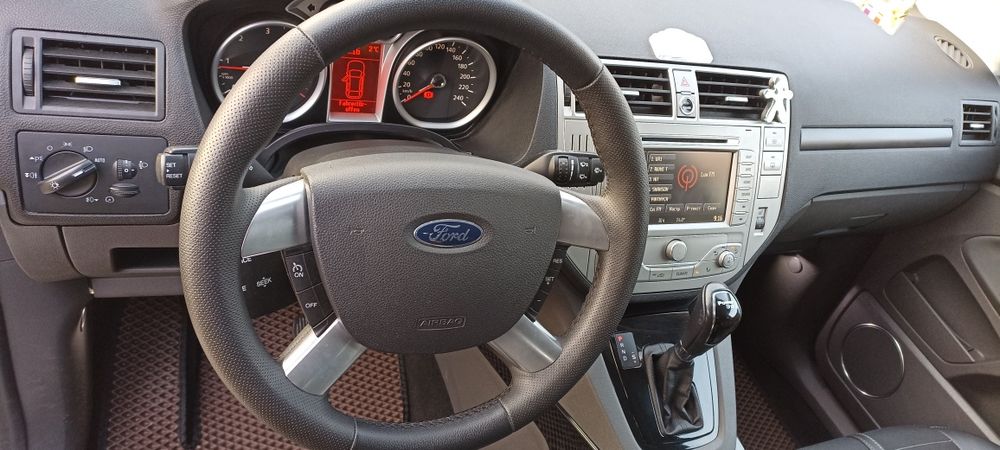 Ford Kuga 2011рік.