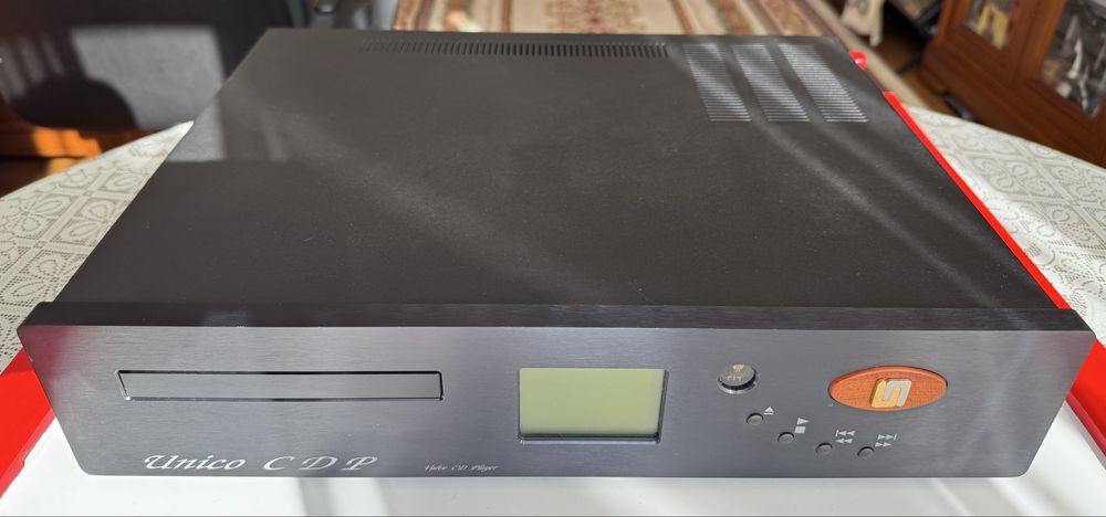Unison Research Unico CDP Tube CD Player — італійський High-End CD-програвач із ламповим вихідним каскадом