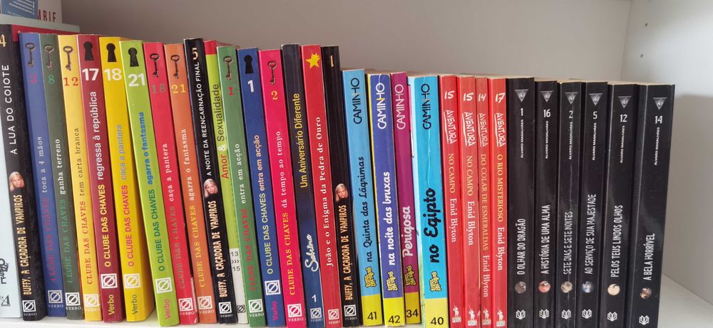 Vários livros juvenis