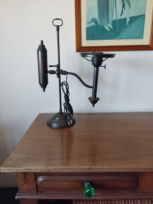 Candeeiro de mesa em latão