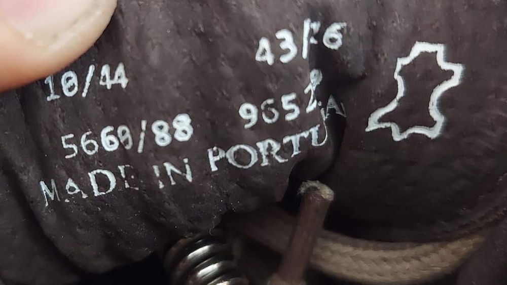 Черевики фірми сlarks 

Розмір 43
Замір по стельці  28.5-29 см

Made i