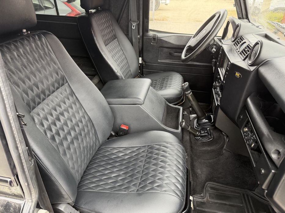 Land Rover Defender 2010