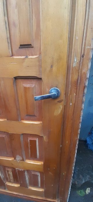 Продам дерев'яні двері.