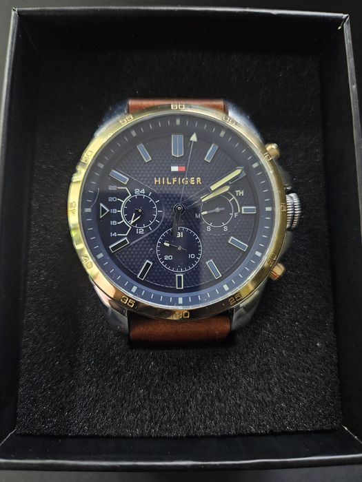 Zegarek Tommy Hilfiger elegancki, skórzany pasek. Tanio! Okazja !