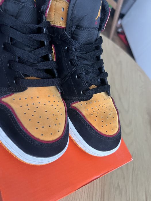 Jordan Brand Air Jordan 1 Mid SE "Black Vivid Orange