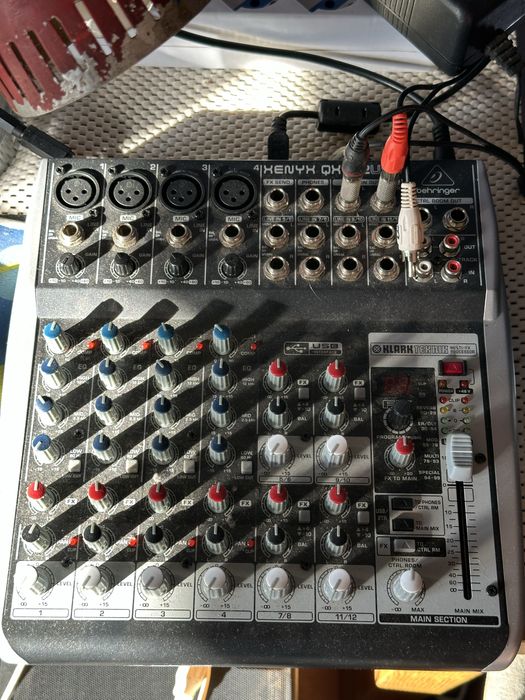 Mesa de Som Behringer