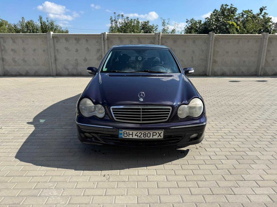 Mercedes C-Class 2.2 дизель АВТОМАТ 2000 год