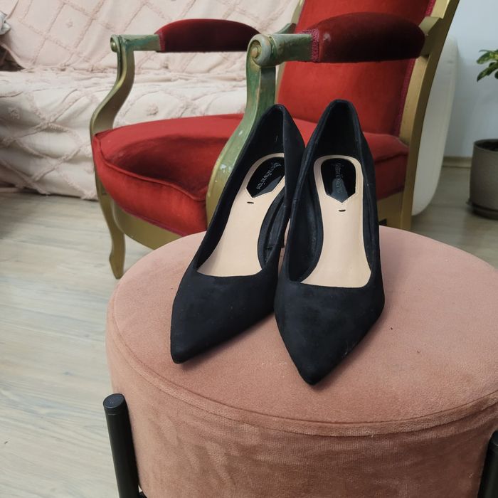 Czarne, zamszowe szpilki