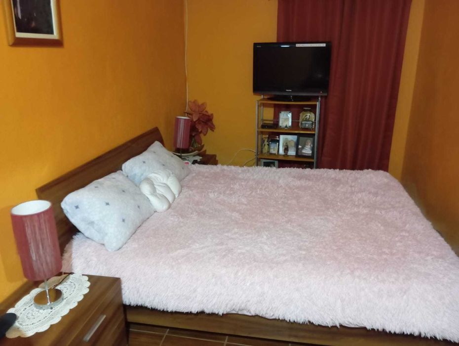 Vendo moradia , propriedade privada com vedação total