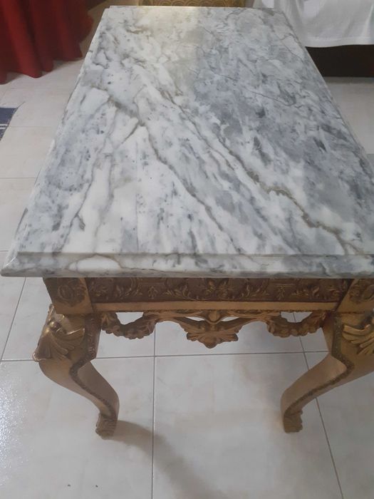 Mesa vintage com tampo em marmore