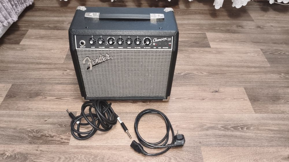 Aria Pro 2 та Fender Champion 20