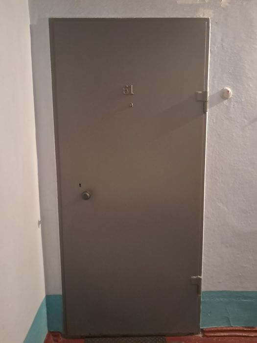 Продам металлическую входную дверь