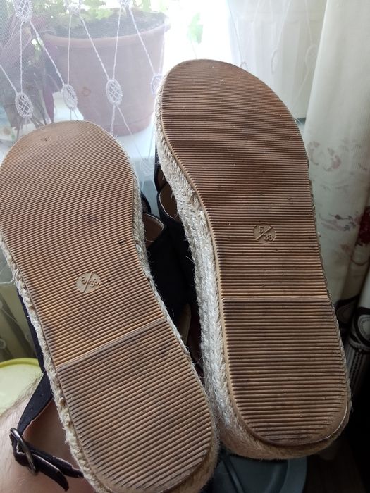 Продам Жіночі Босоніжки