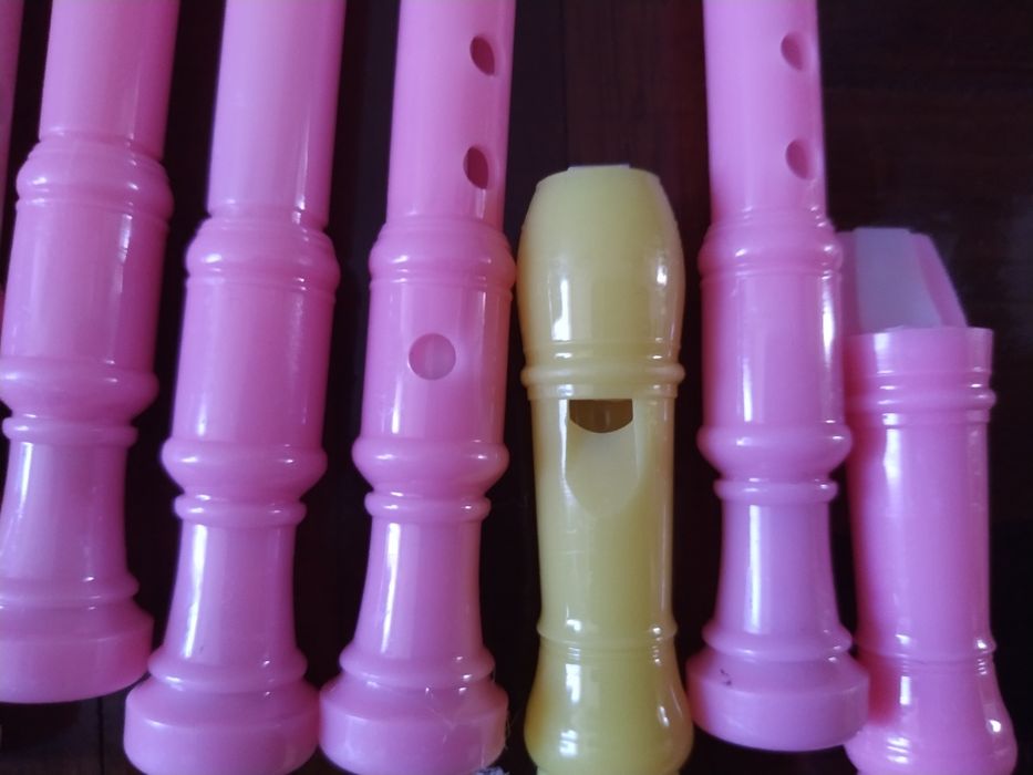 Caneta, em forma de flauta com apito com oferta de saco