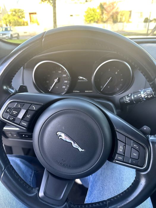 Vendo Jaguar F‑PACE em excelente estado geral