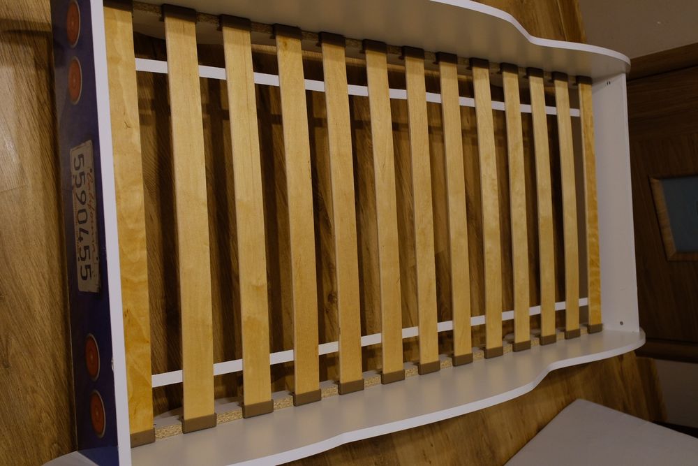 Łóżko auto 140 70 z materacem