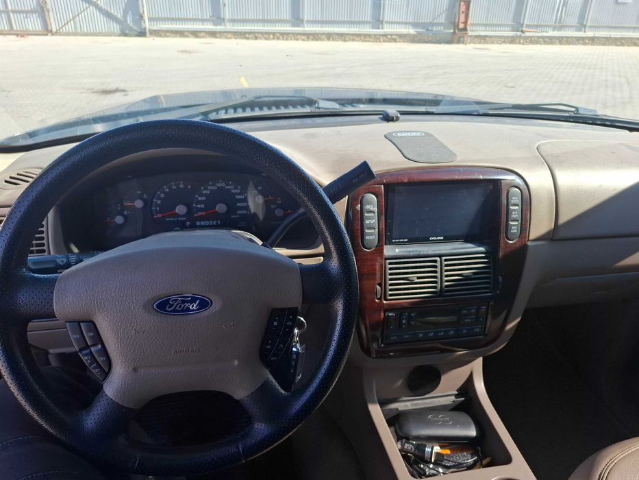 Автомобіль Ford Explorer