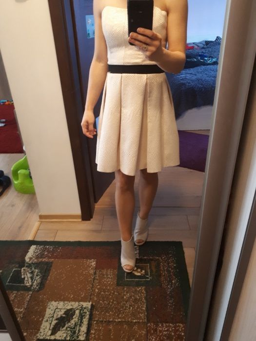 Kremowa, dziewczęca sukienka M