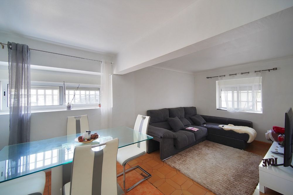 Apartamento Com Dois Armazéns