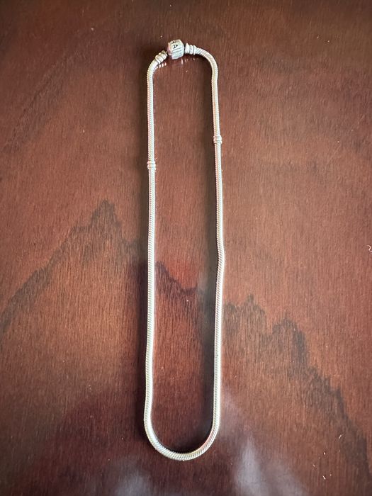 vendo Colar pandora de prata com 5 bolas com laca ou brilhantes