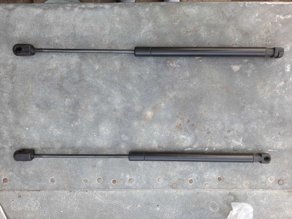 амортизатори капота