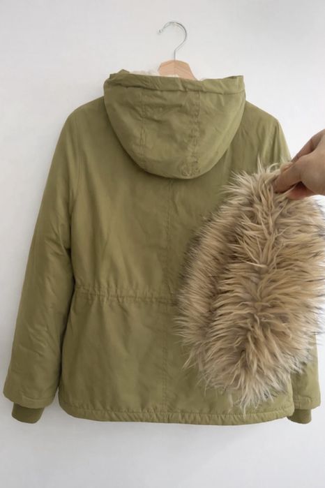Casaco Inverno com pelo no gorro destacável