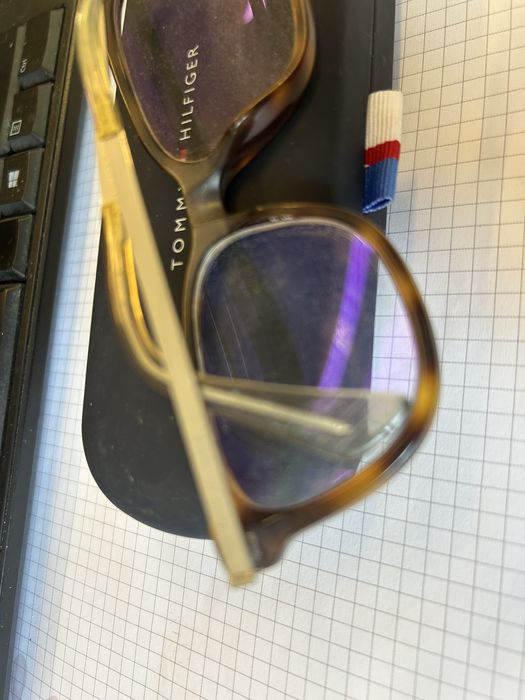 Tommy hilfiger okulary i etui polecam