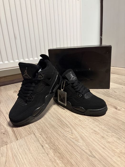 Nike Air Jordan 4 Retro w popularnej kolorystyce "Black Cat"