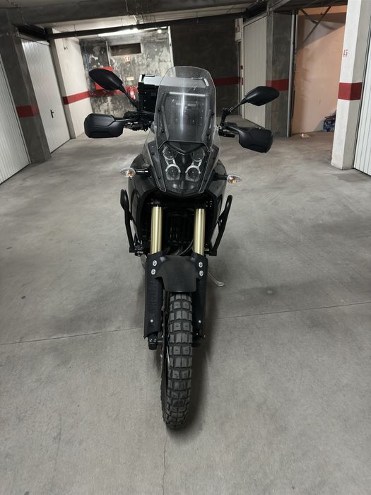 mota yamaha ténéré  pouco uso.