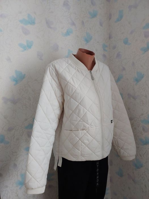 Стильна легенька куртка демі