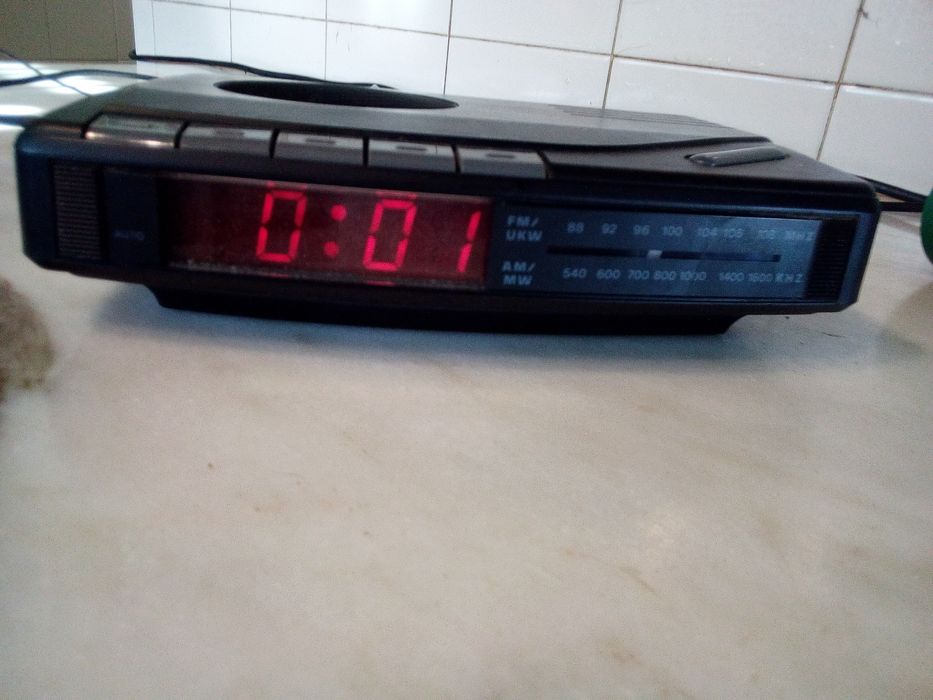 Rádio Despertador Antigo Oshima